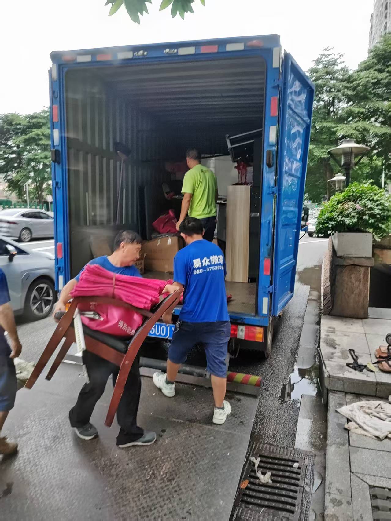 广州天河设备搬运公司电话推荐 大件搬厂吊装靠谱服务商